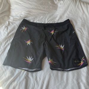 Quicksilver Board shorts Surf shorts Mens size 34